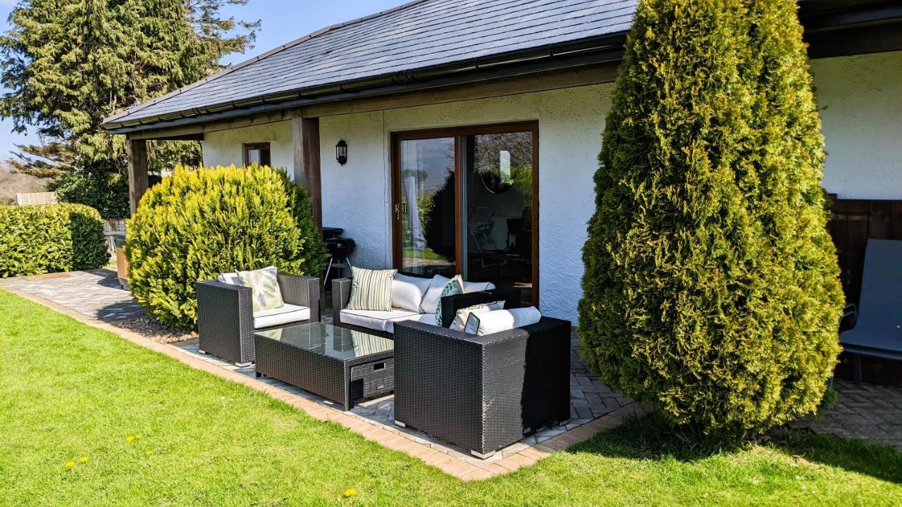 Laurel - Pet-Friendly Cottage With Indoor Pool, Hot Tub & Panoramic Snowdonia Views Colwyn Bay Exterior photo