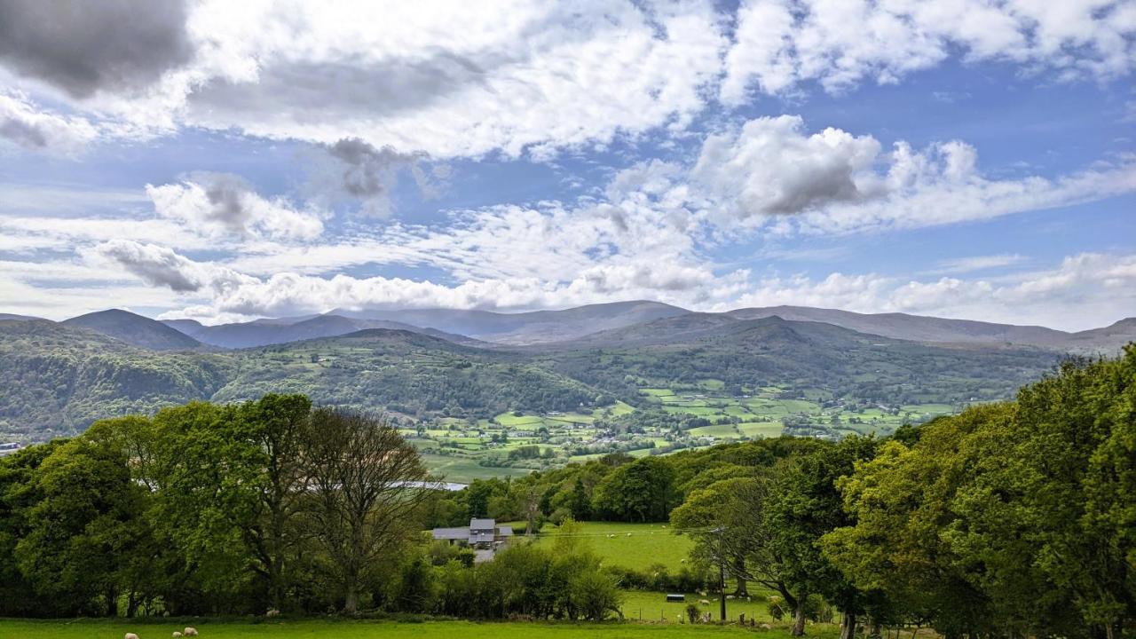 Laurel - Pet-Friendly Cottage With Indoor Pool, Hot Tub & Panoramic Snowdonia Views Colwyn Bay Exterior photo