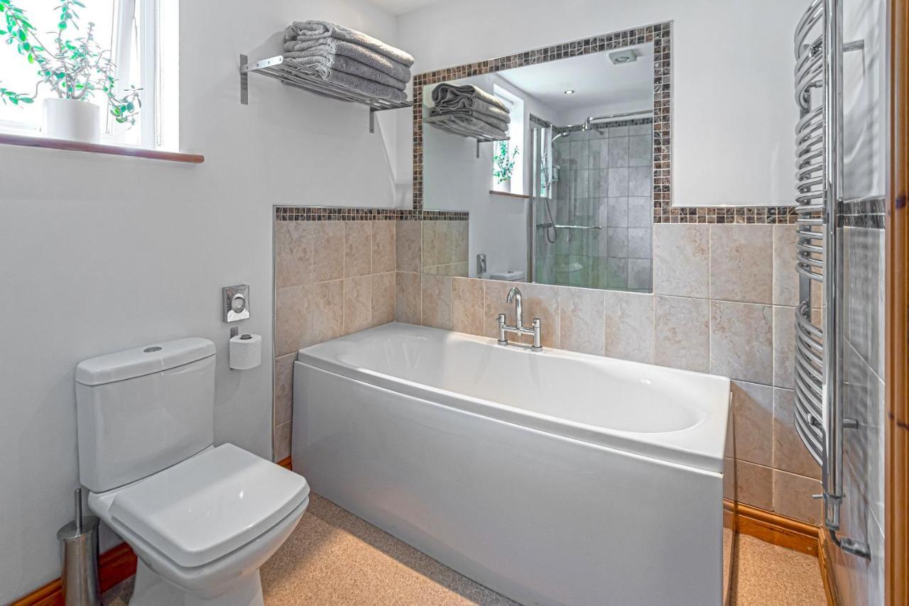Laurel - Pet-Friendly Cottage With Indoor Pool, Hot Tub & Panoramic Snowdonia Views Colwyn Bay Exterior photo