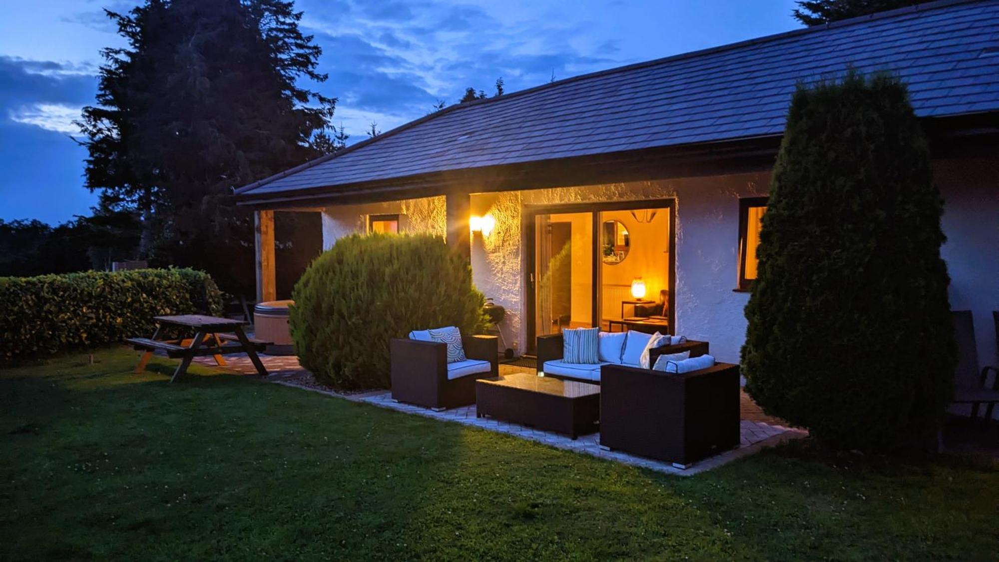Laurel - Pet-Friendly Cottage With Indoor Pool, Hot Tub & Panoramic Snowdonia Views Colwyn Bay Exterior photo