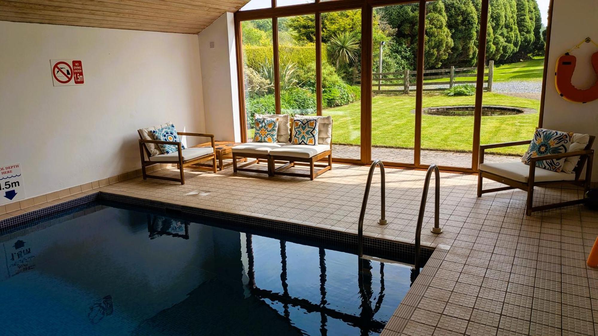 Laurel - Pet-Friendly Cottage With Indoor Pool, Hot Tub & Panoramic Snowdonia Views Colwyn Bay Exterior photo