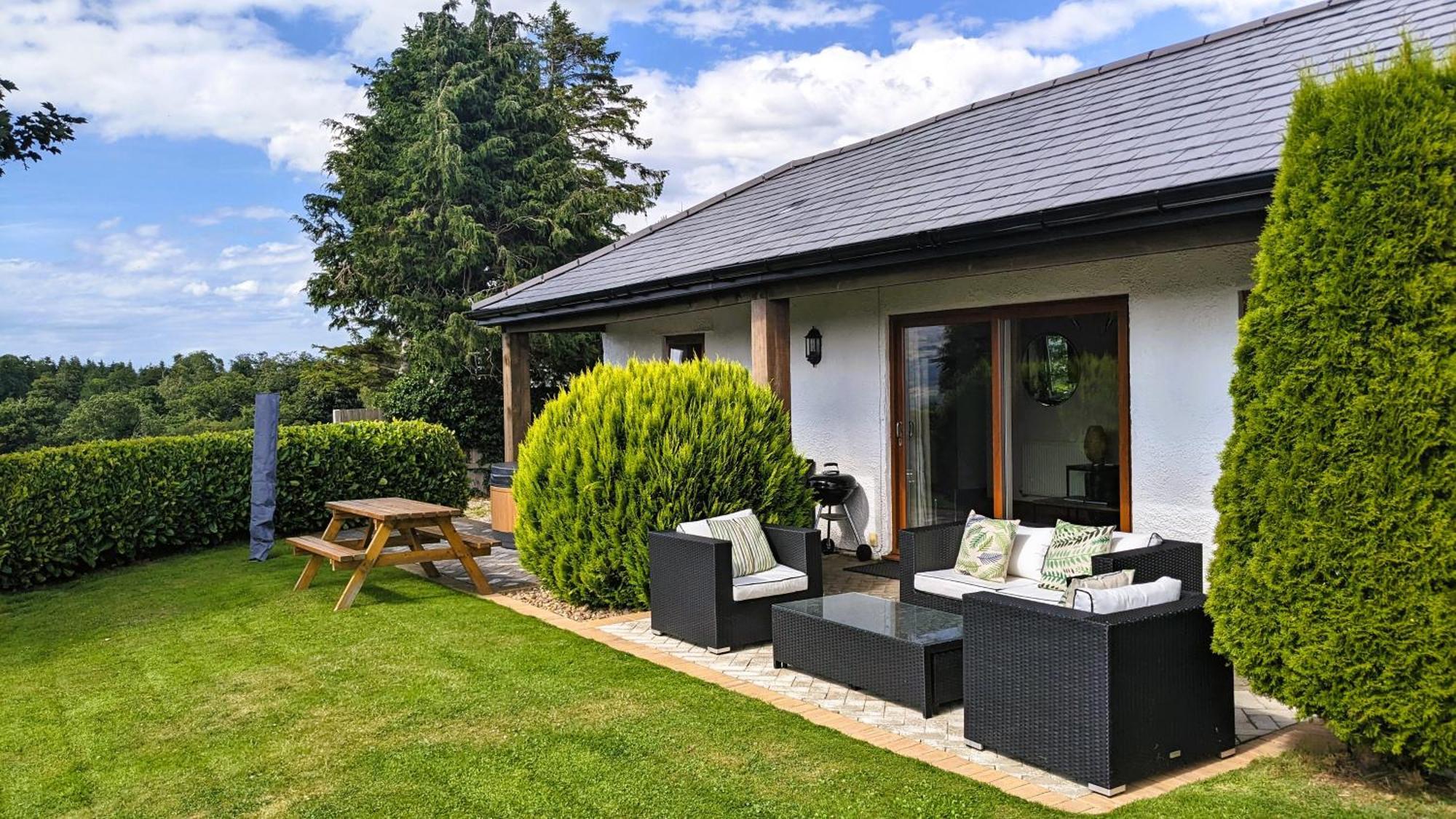 Laurel - Pet-Friendly Cottage With Indoor Pool, Hot Tub & Panoramic Snowdonia Views Colwyn Bay Exterior photo